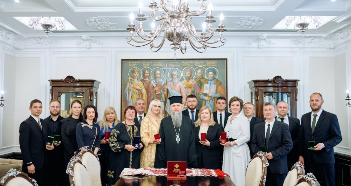 Guardians of Memory and Hope: His Beatitude Metropolitan Epiphanius Honored the “Peter the Great” Folk Ensemble and Its Director, Alla Landar