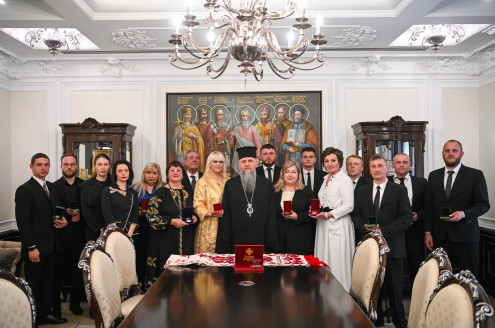 Вартові пам’яті та надії: Блаженніший Митрополит Епіфаній нагородив колектив ПФ "Петро Великий" та її керівницю Аллу Ландар